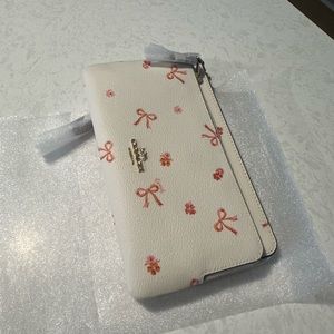 Coach Double Zip Wallet With Bow Print